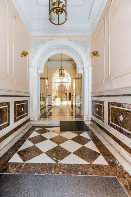 Apartamentos Rg, San Vicente 22 Sevilla Exteriör bild